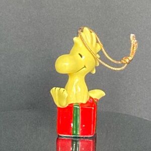 Vintage United Feature Syndicate Woodstock Perched on a Present Ornament 1965